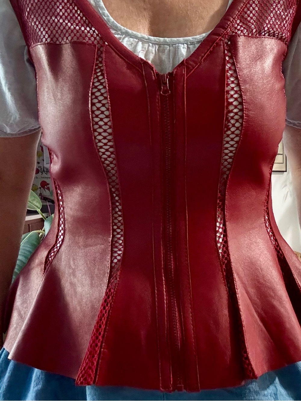 Ultra cool leather and mesh vest - Picture 10 of 10